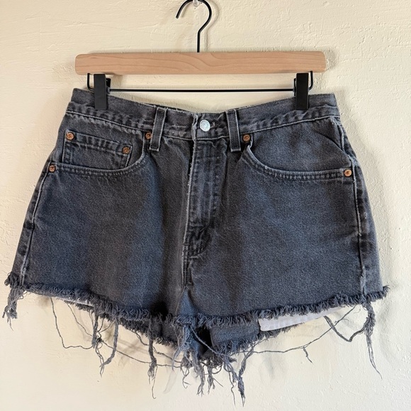 Levi's 550 High Rise Shortie Distressed BlackGray Denim Shorts Waist Size 34 - Picture 1 of 6
